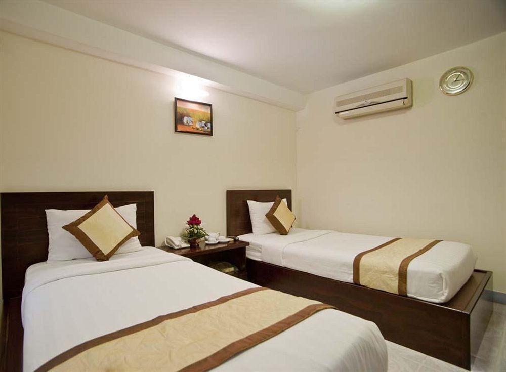 Oyo 438 Small Bay Hotel 胡志明市 外观 照片