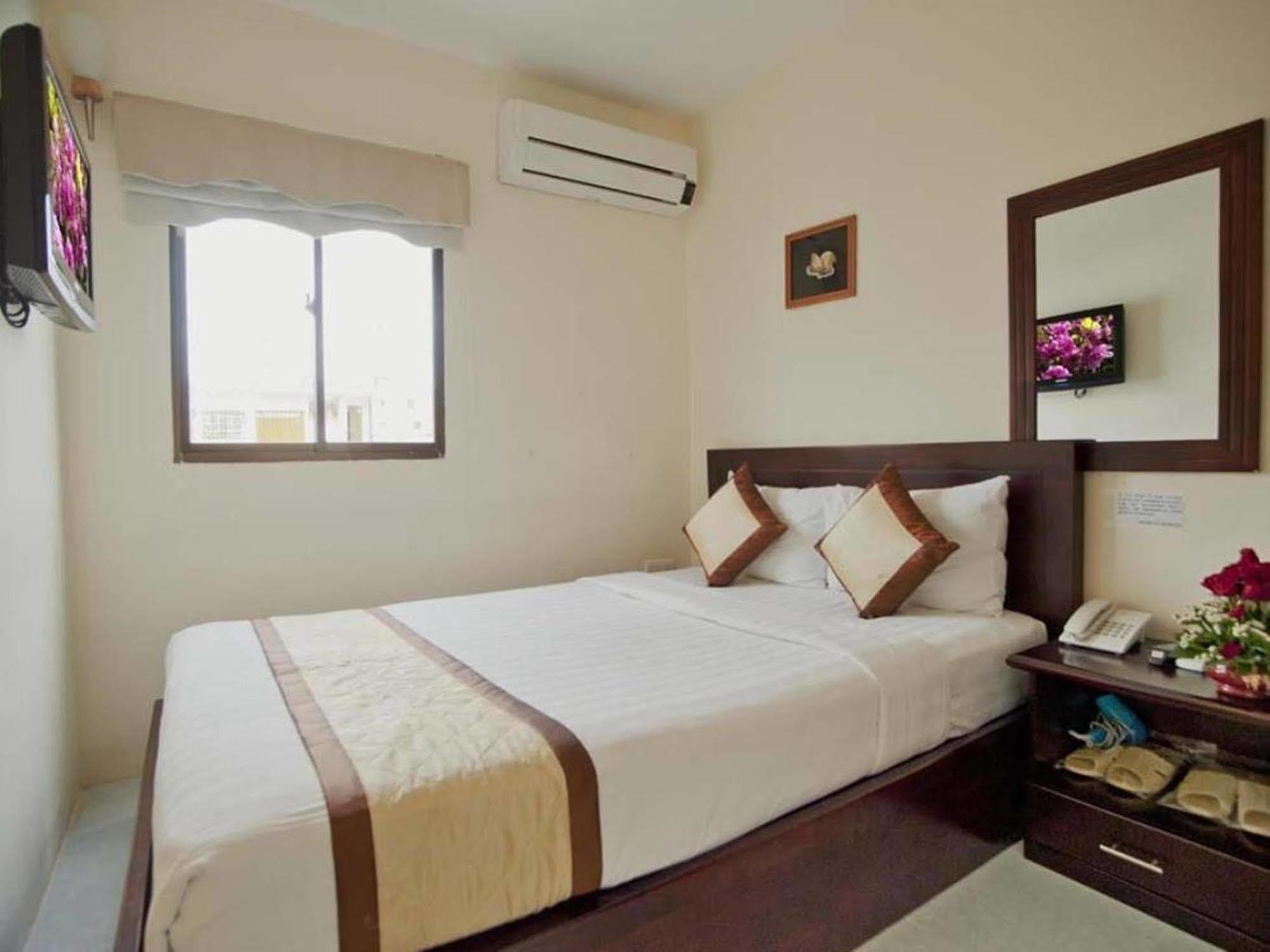 Oyo 438 Small Bay Hotel 胡志明市 外观 照片