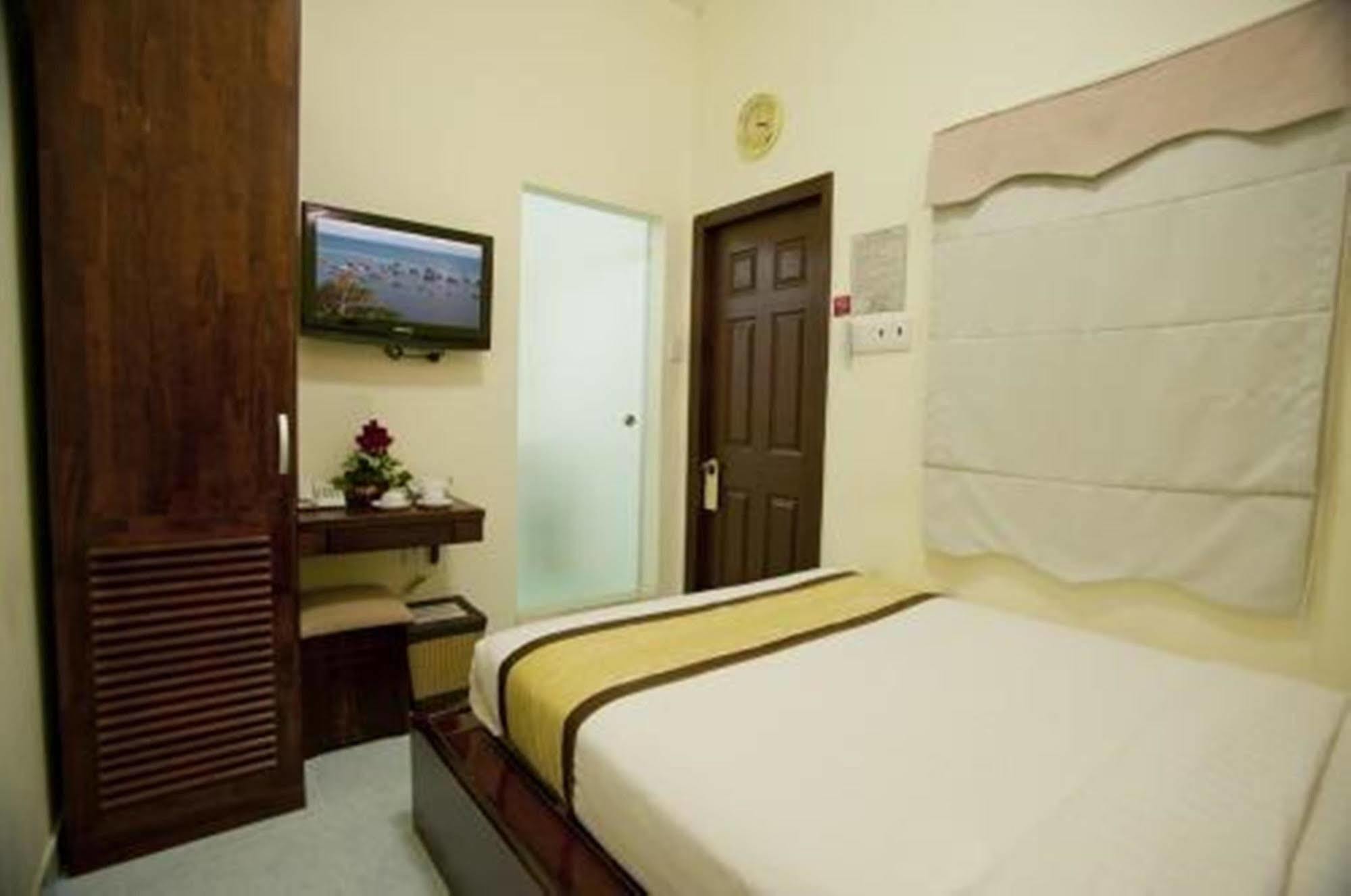 Oyo 438 Small Bay Hotel 胡志明市 外观 照片
