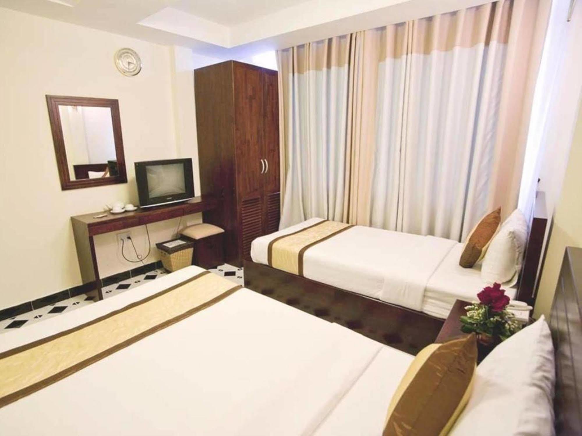 Oyo 438 Small Bay Hotel 胡志明市 外观 照片