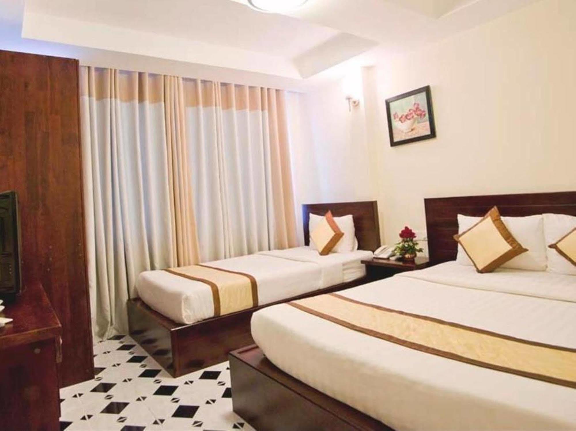 Oyo 438 Small Bay Hotel 胡志明市 外观 照片